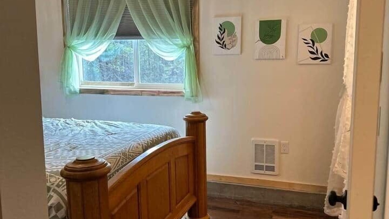 Photo of Bedroom in Crescent