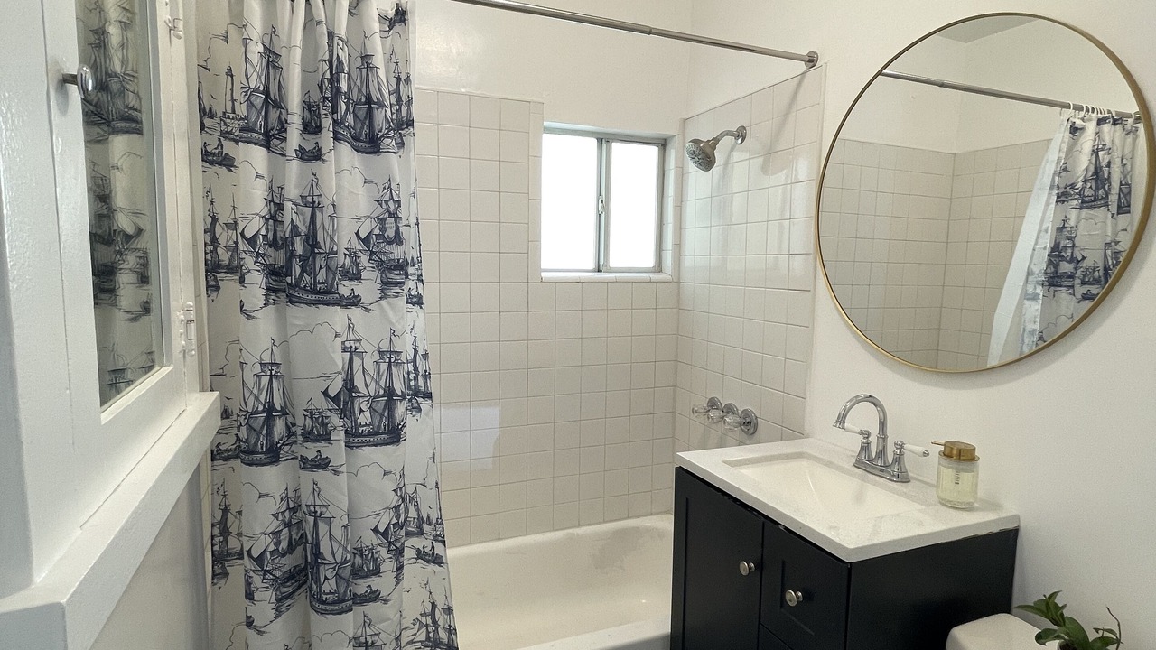 Photo of Bathroom in Harbor