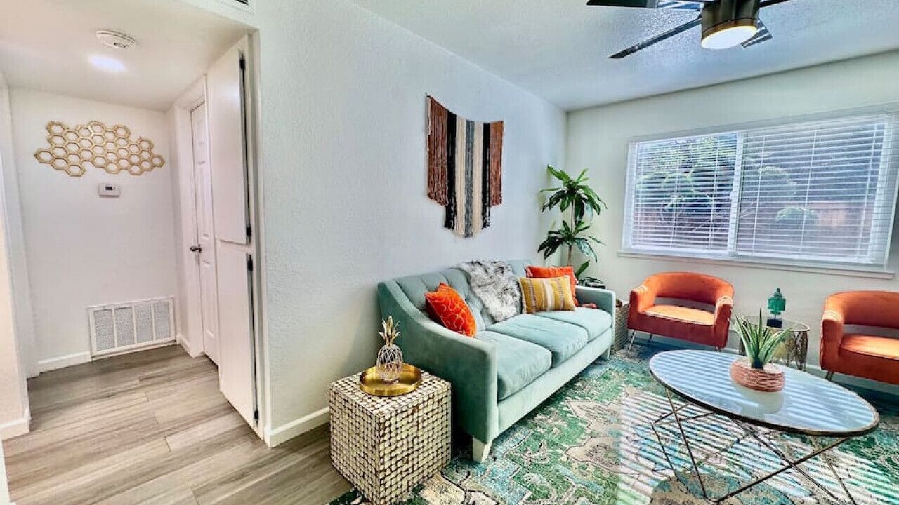 Photo of Livingroom in Downtown Sacramento