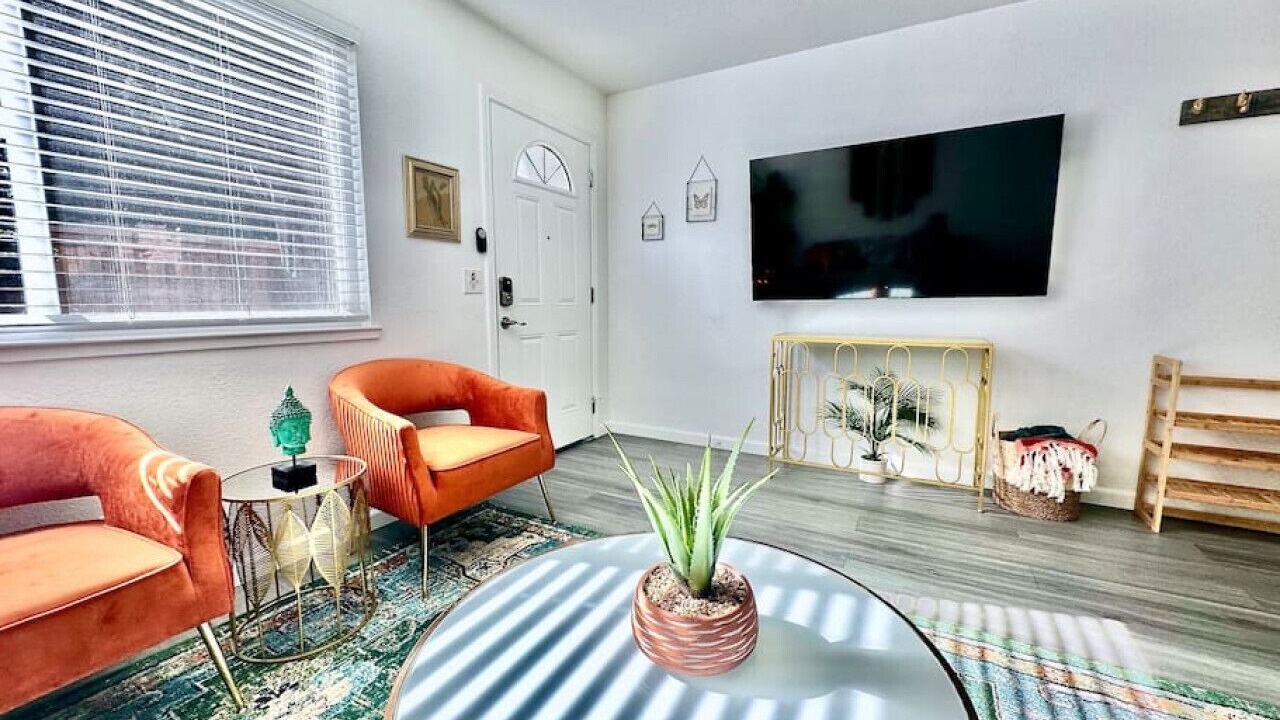 Photo of Livingroom in Downtown Sacramento