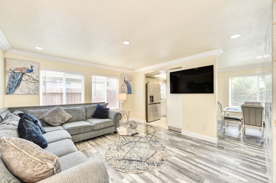 Photo of Livingroom in Southwestern Sacramento