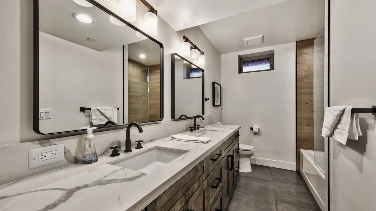 Photo of Bathroom in Al Tahoe