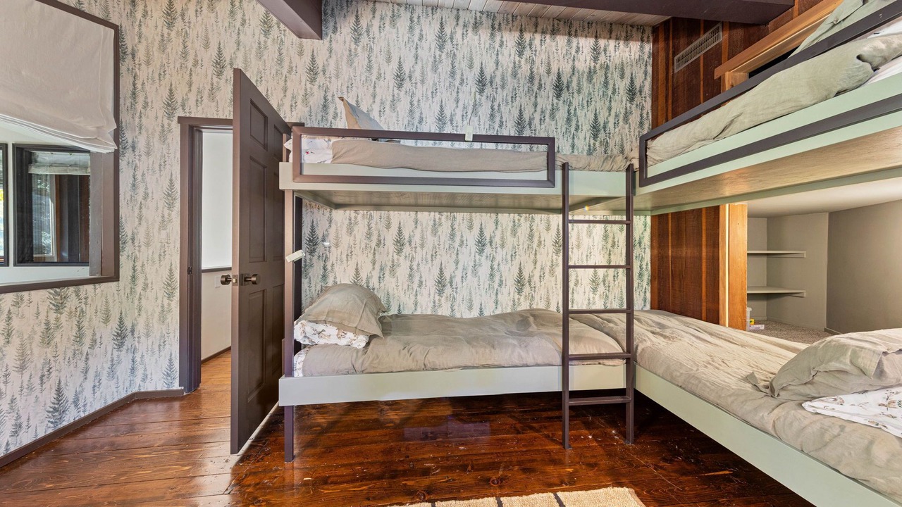 Photo of Bedroom in Alpine Meadows