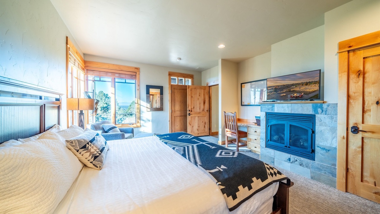 Photo of Bedroom in Powell Butte