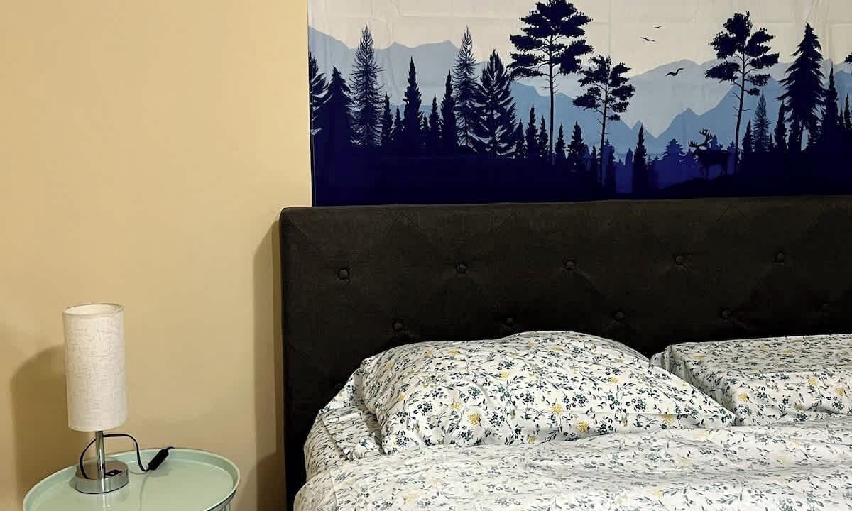 Photo of Bedroom in Oakland Ave - Harrison St