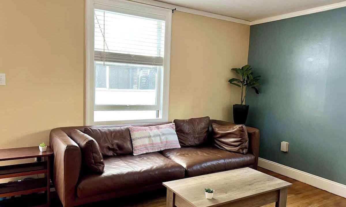 Photo of Bedroom in Oakland Ave - Harrison St
