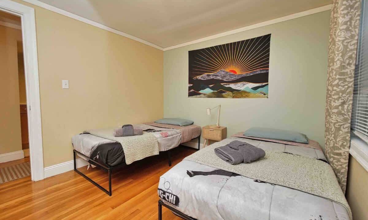 Photo of Bedroom in Oakland Ave - Harrison St