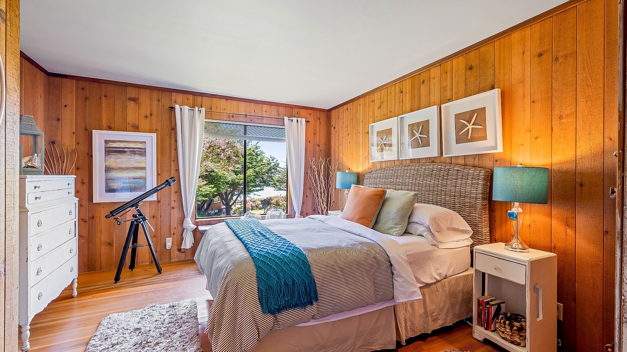 Photo of Bedroom in Timber Cove