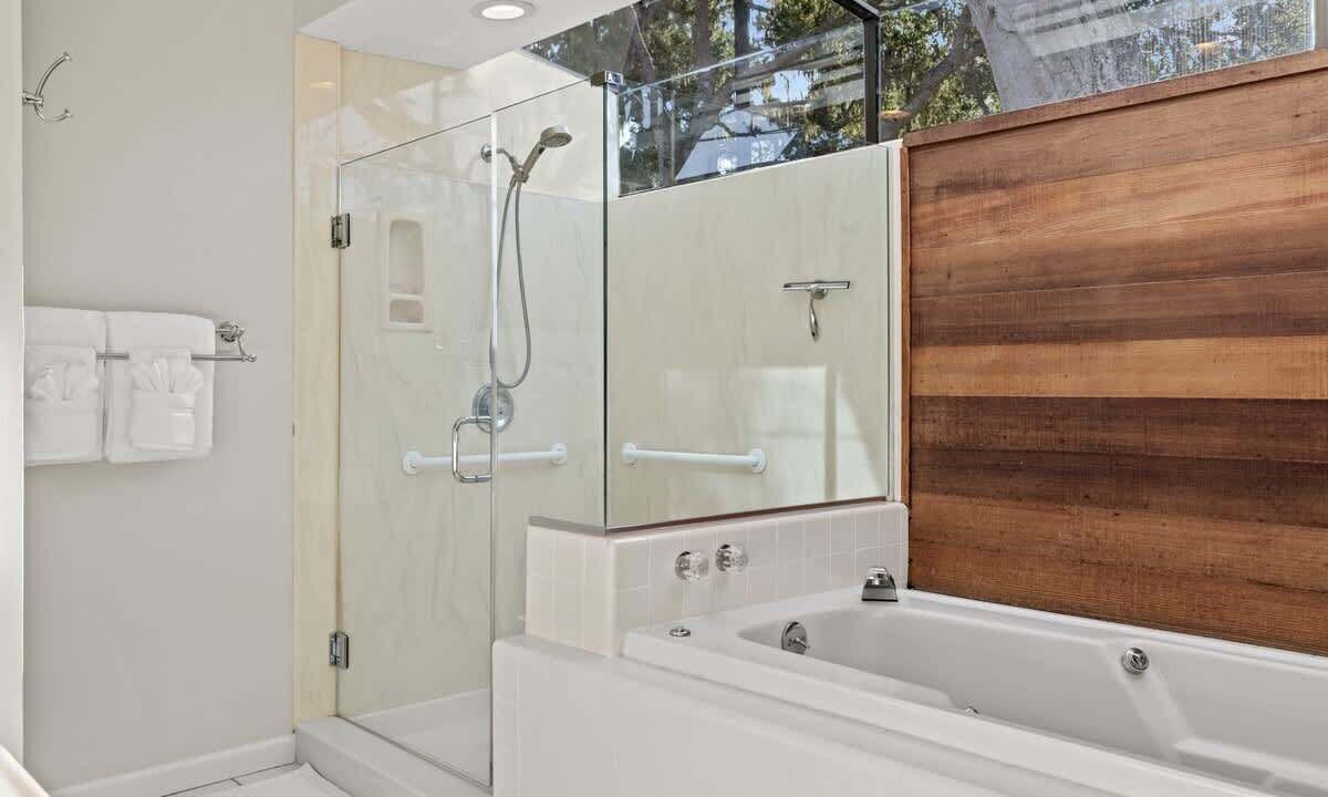 Photo of Bathroom in Del Monte Forest
