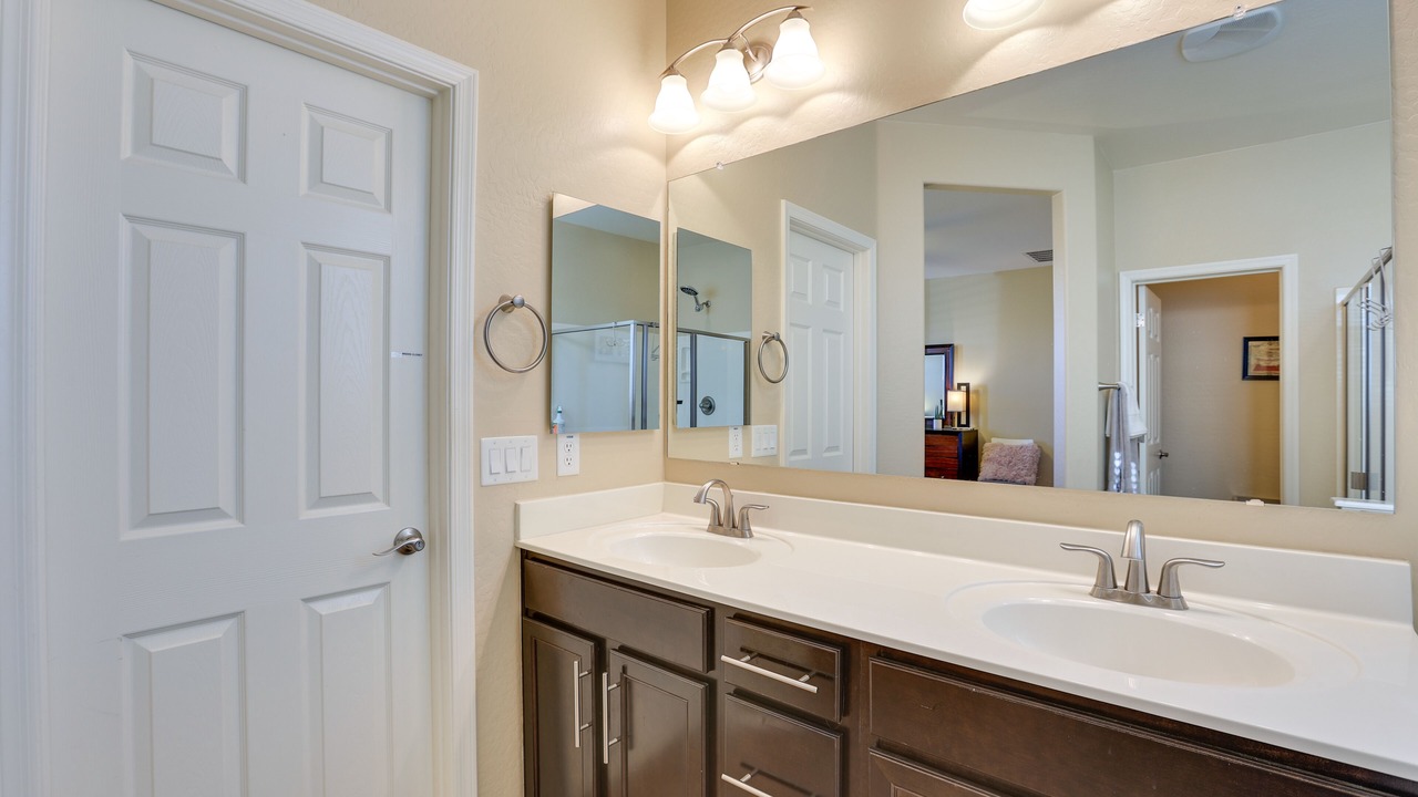 Photo of Bathroom in Montecito in Estrella