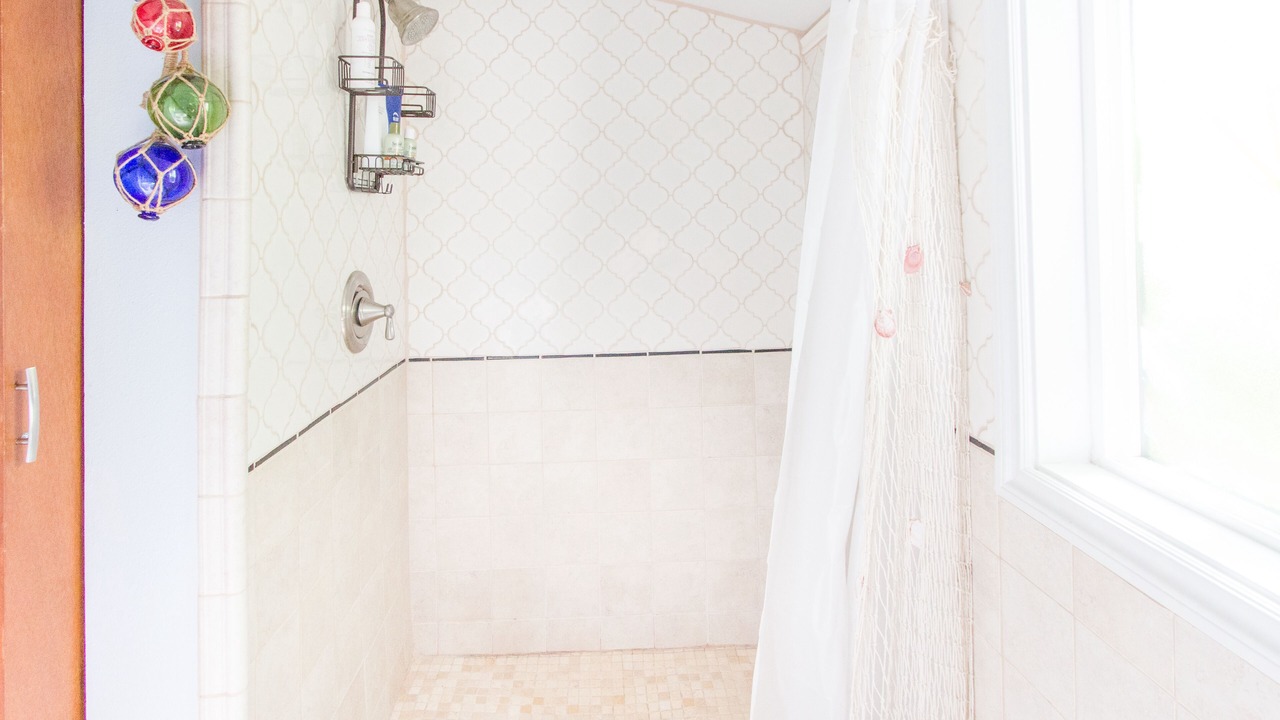 Photo of Bathroom in Jennings Lodge