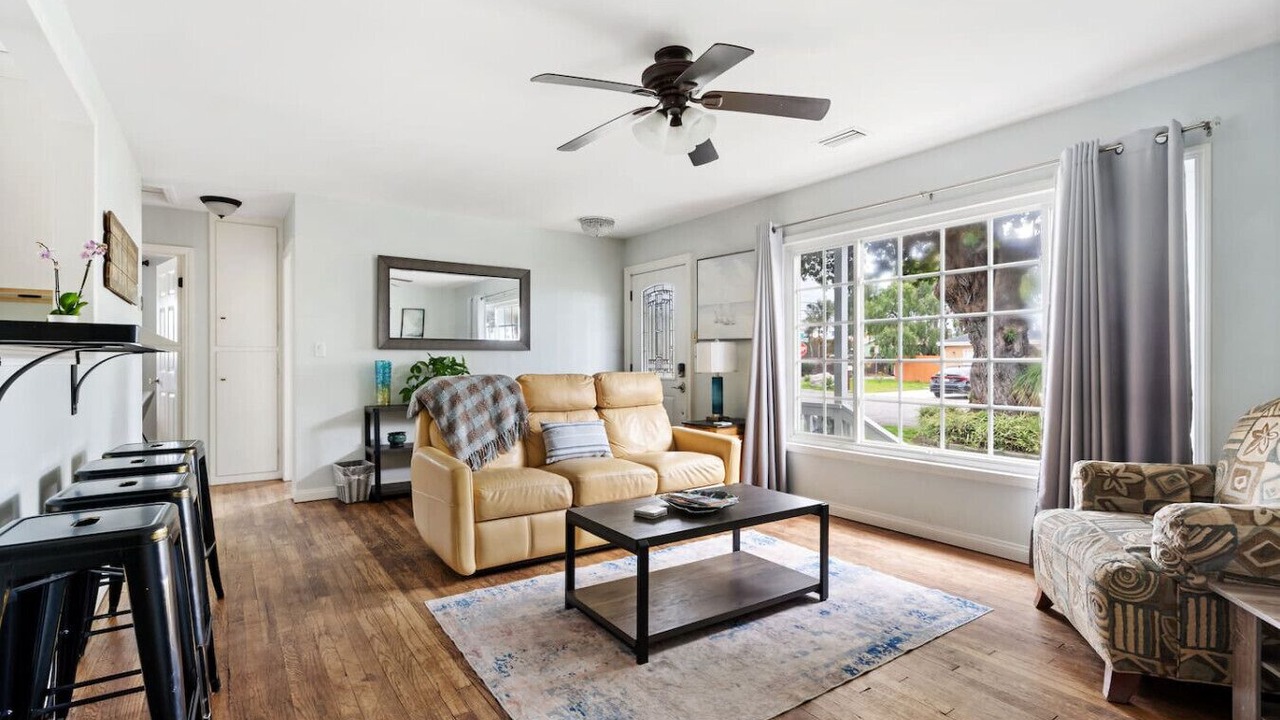 Photo of Livingroom in East Side Capistrano