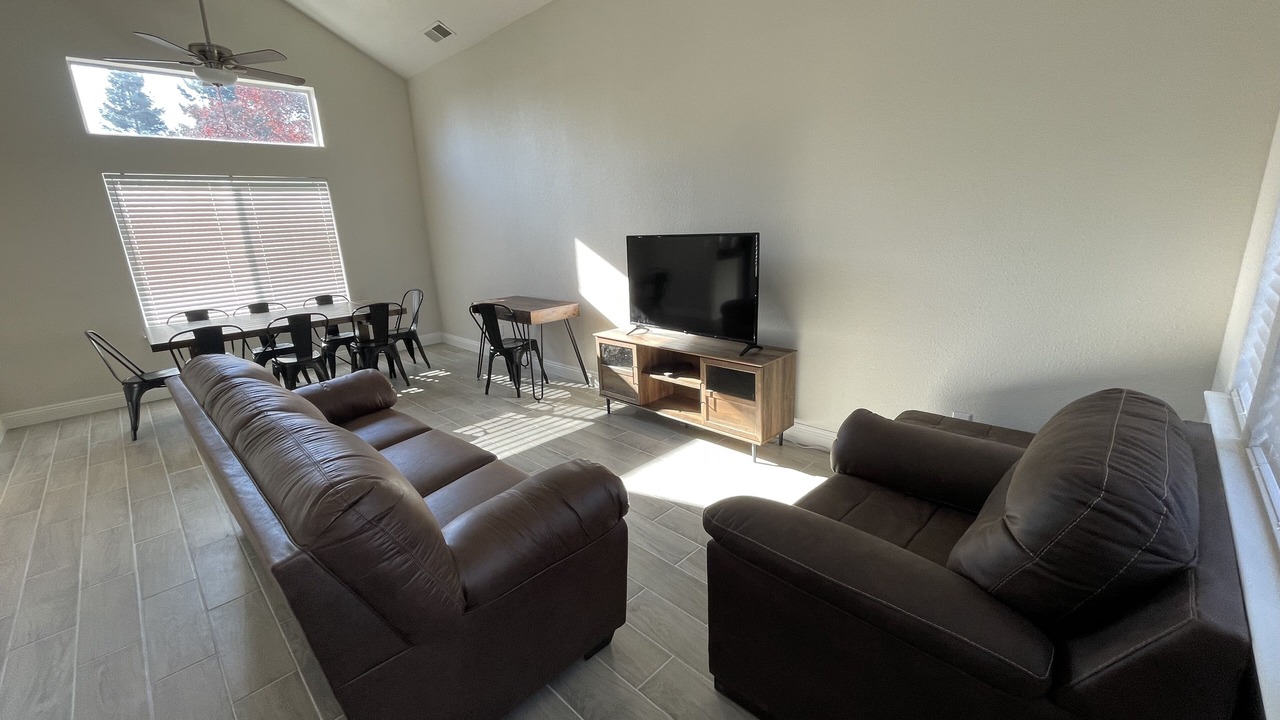 Photo of Livingroom in Southwestern Sacramento