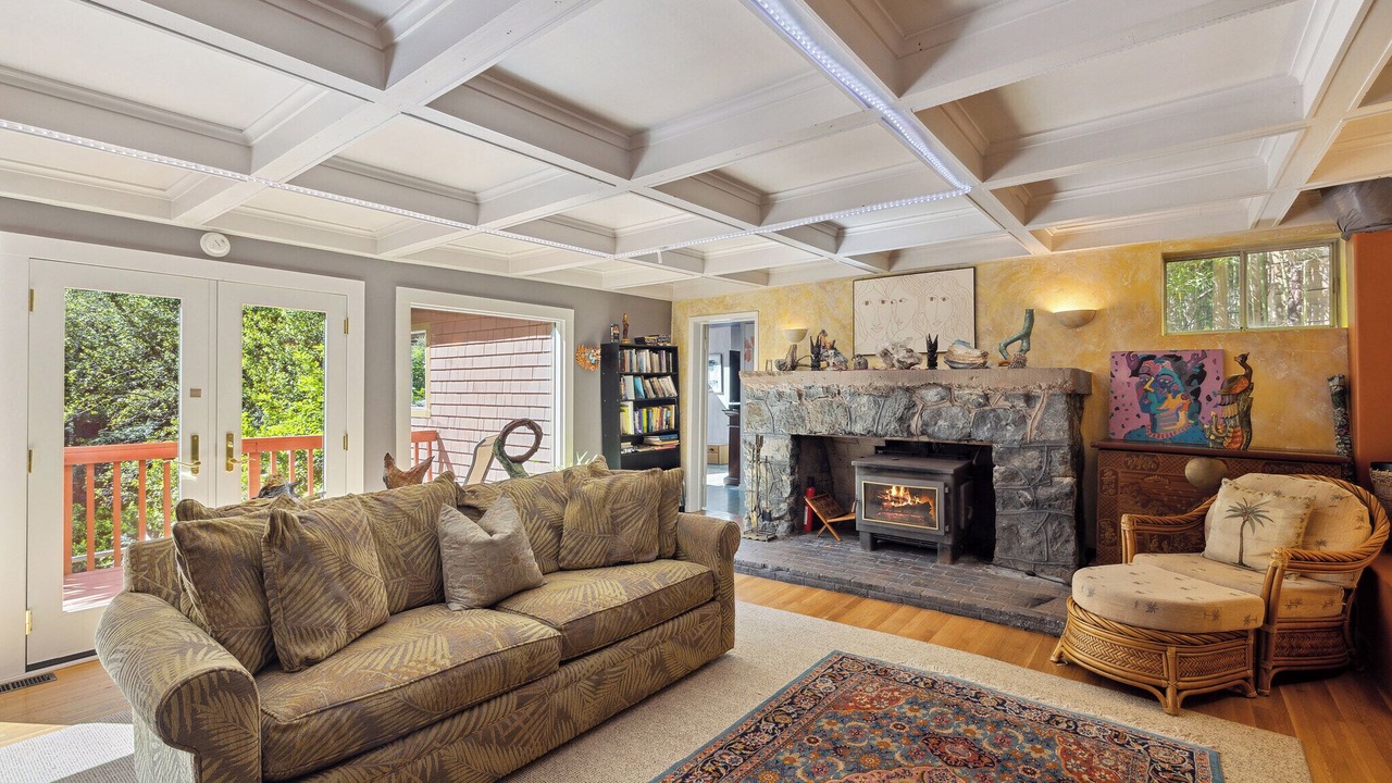 Photo of Livingroom in Lagunitas-Forest Knolls