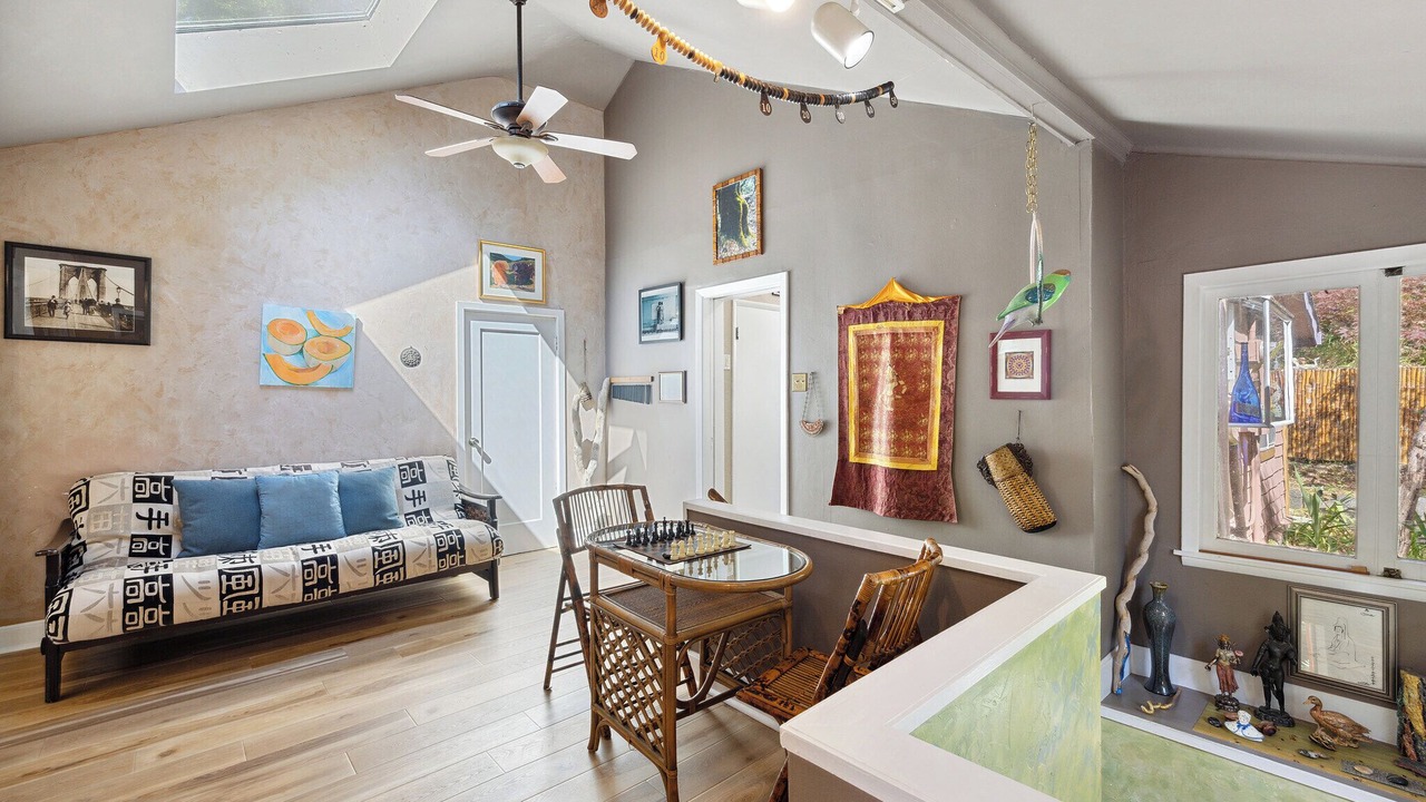 Photo of Livingroom in Lagunitas-Forest Knolls
