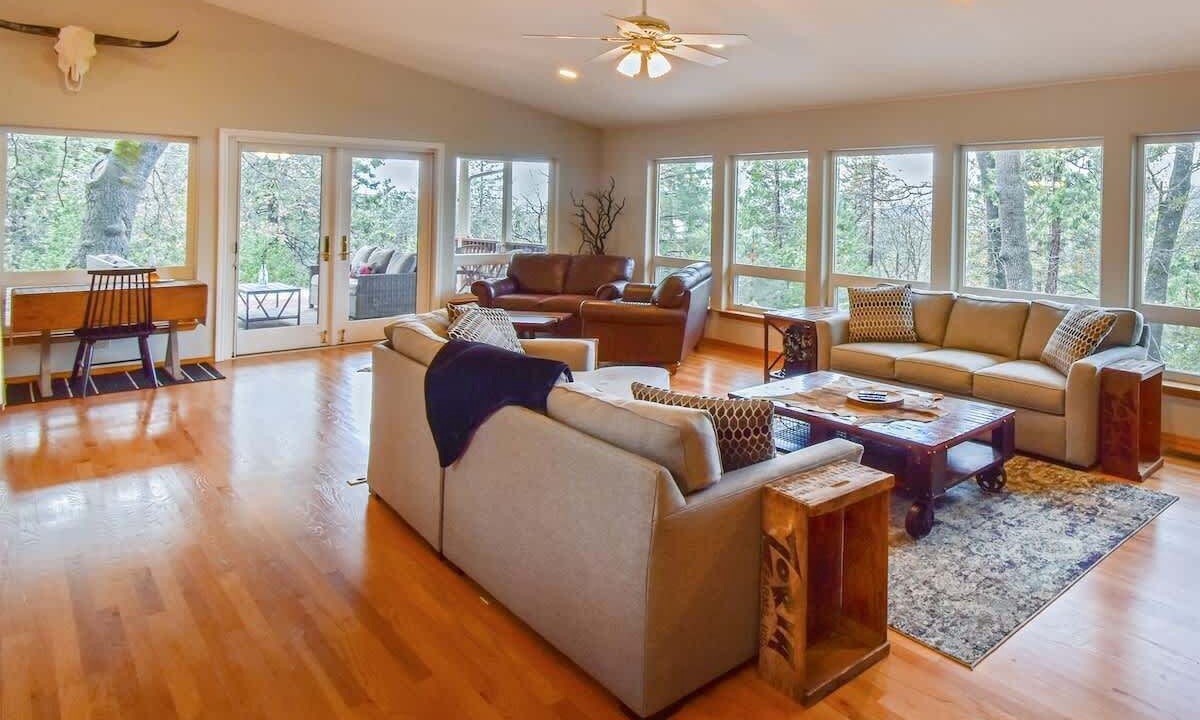 Photo of Livingroom in Twain Harte