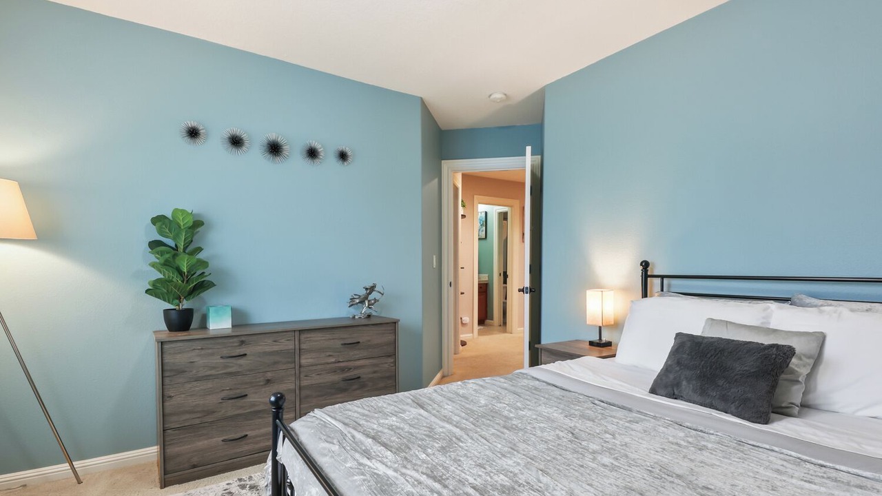 Photo of Bedroom in North Image