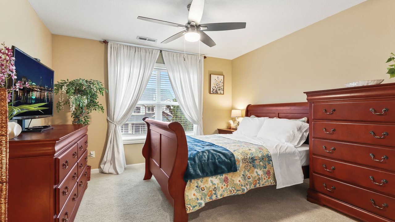 Photo of Bedroom in North Image