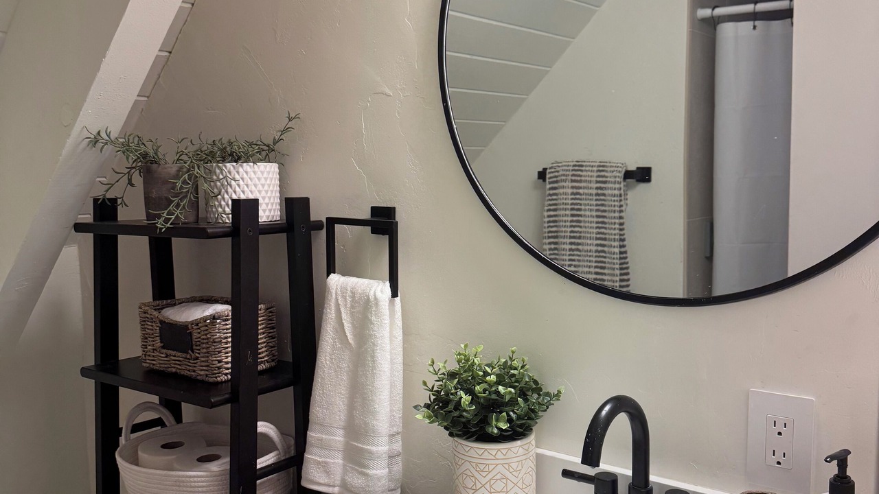 Photo of Bathroom in Lake Almanor Country Club