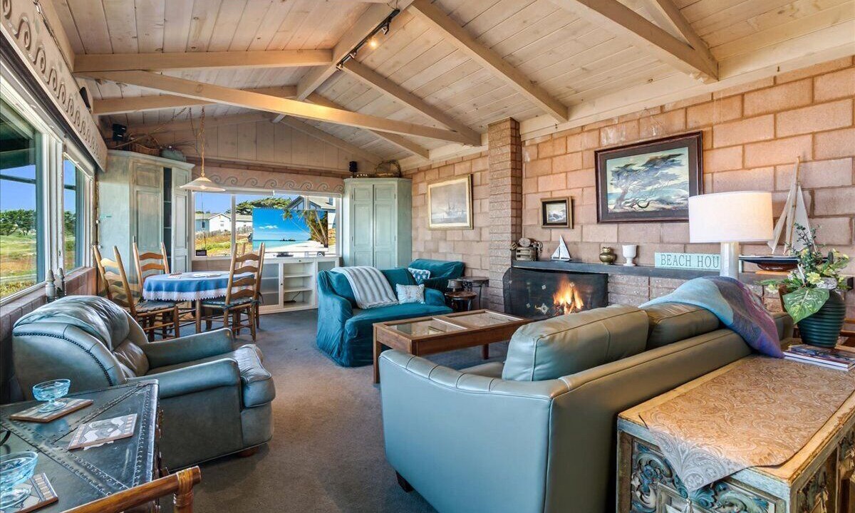 Photo of Livingroom in Pacific Grove