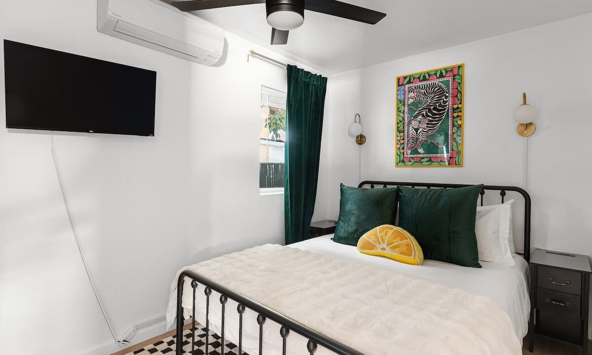 Photo of Bedroom in Logan Heights