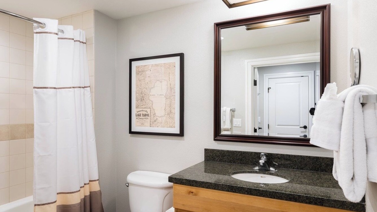 Photo of Bathroom in Bijou Park