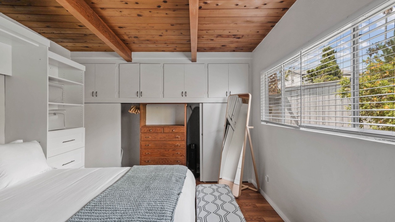 Photo of Bedroom in Bay Park