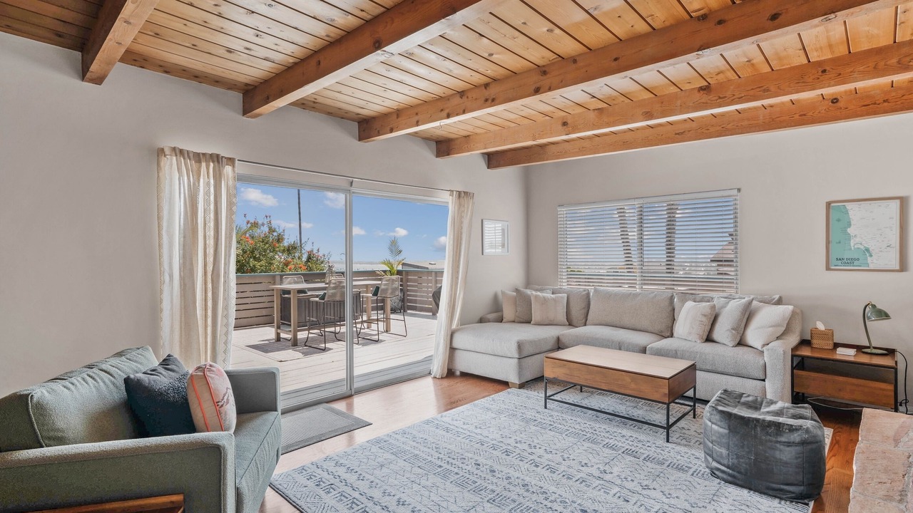 Photo of Livingroom in Bay Park