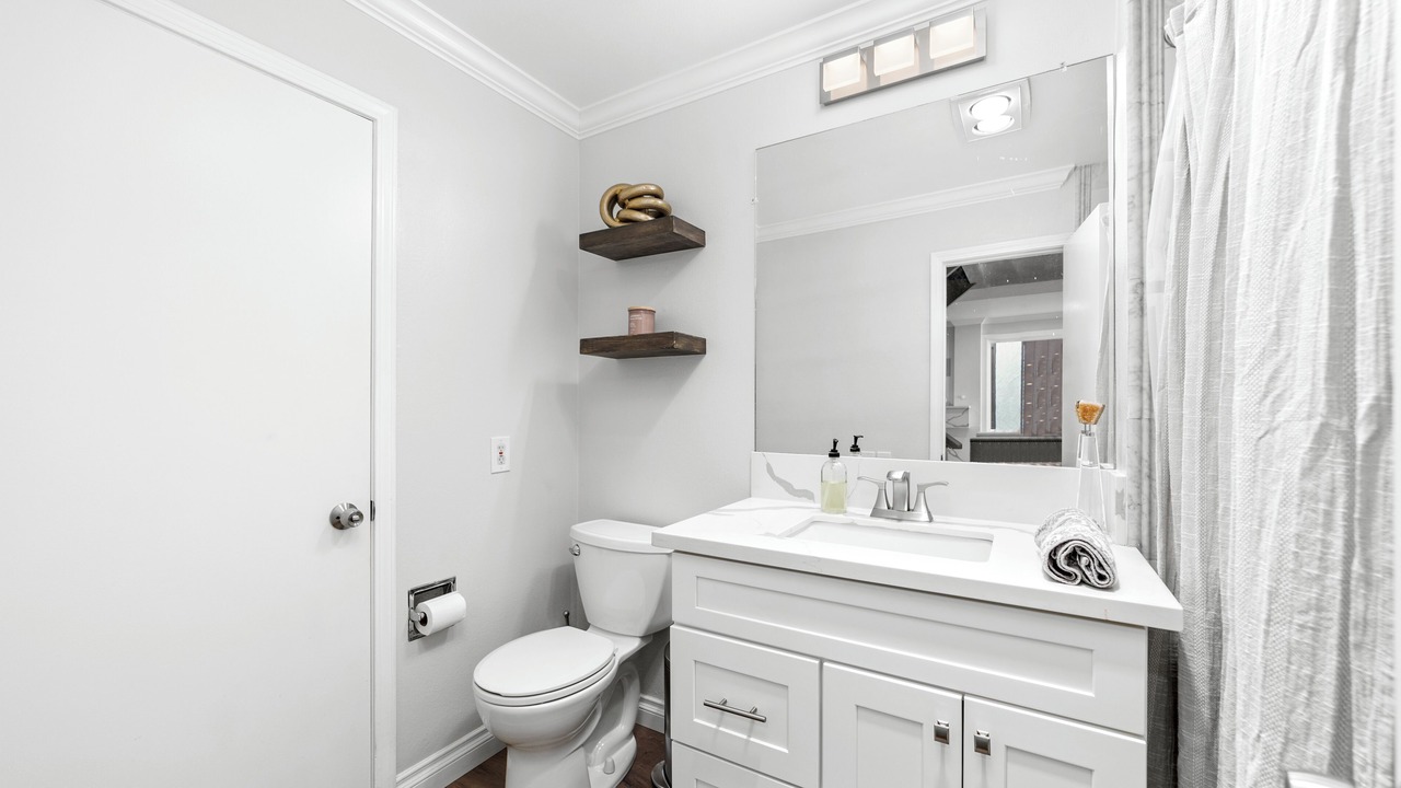 Photo of Bathroom in Los Cerritos