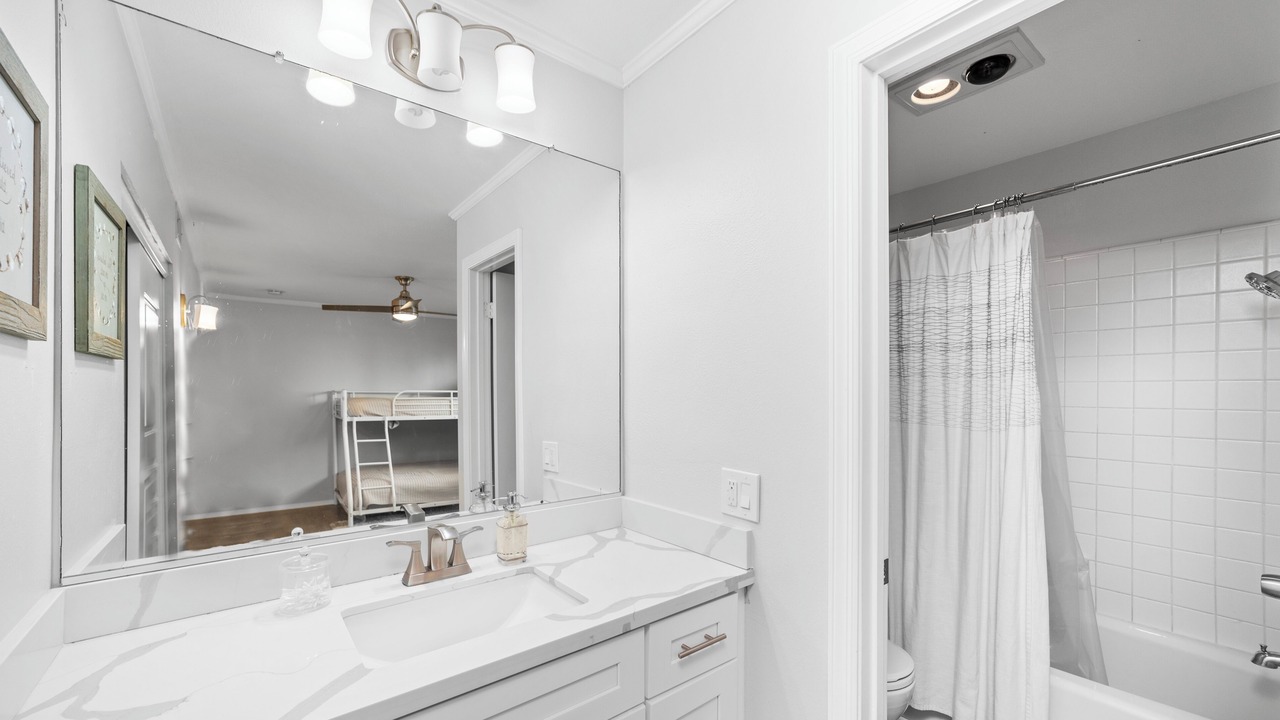 Photo of Bathroom in Los Cerritos