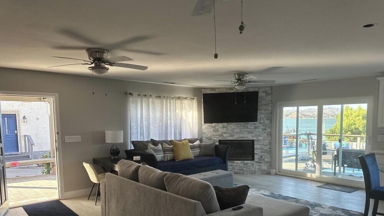Photo of Livingroom in Lakeland Village