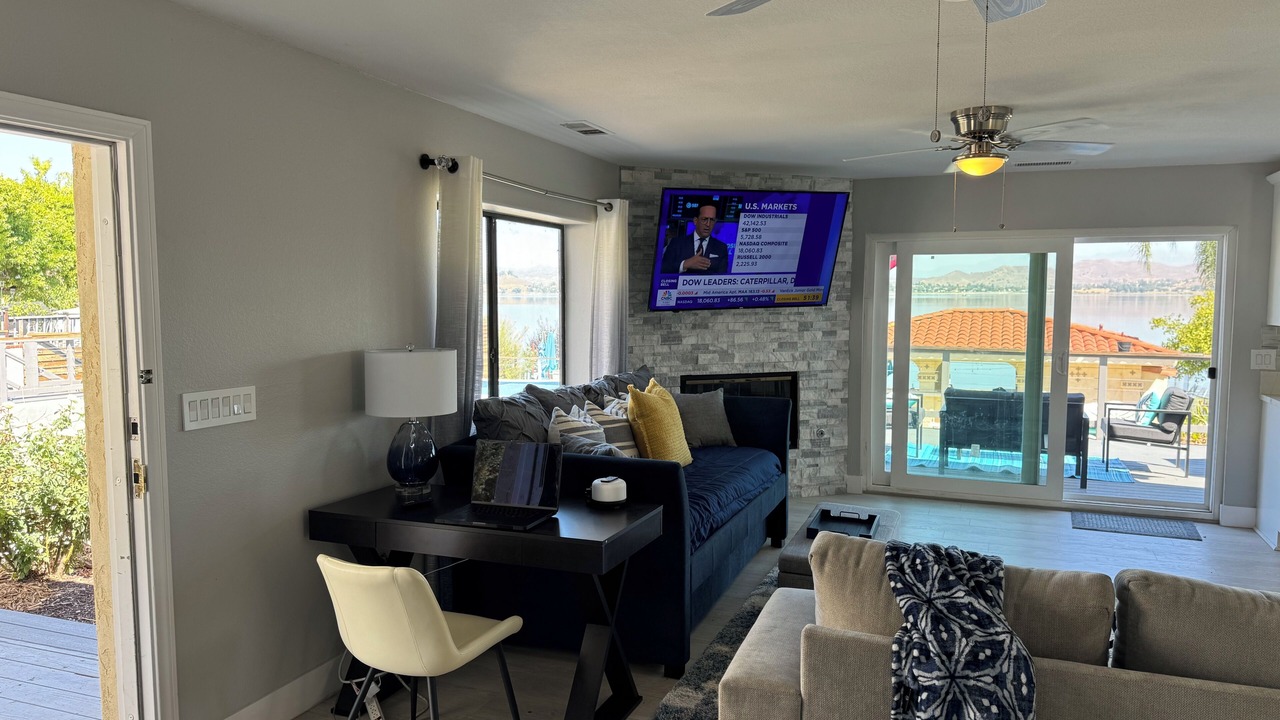 Photo of Livingroom in Lakeland Village