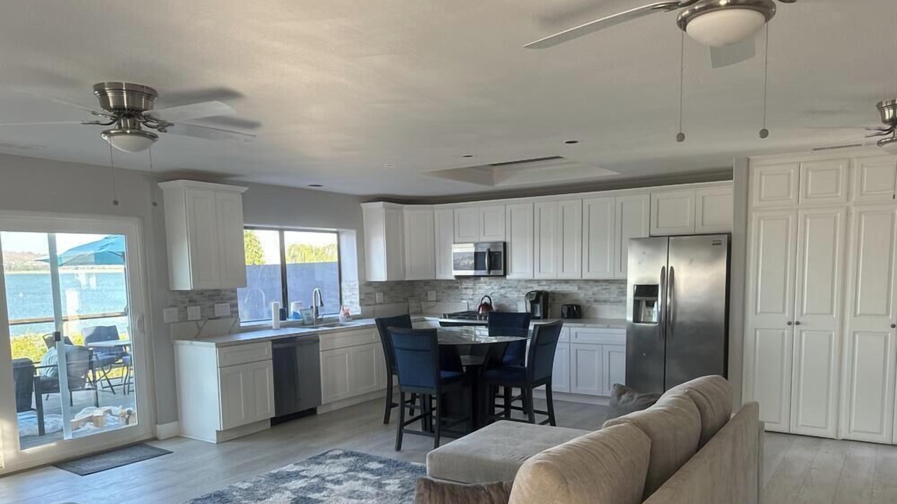 Photo of Livingroom in Lakeland Village