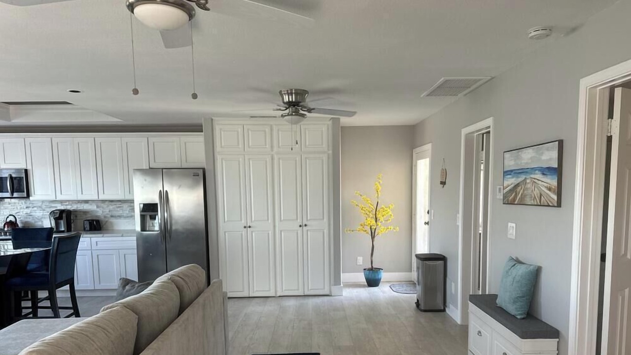 Photo of Livingroom in Lakeland Village