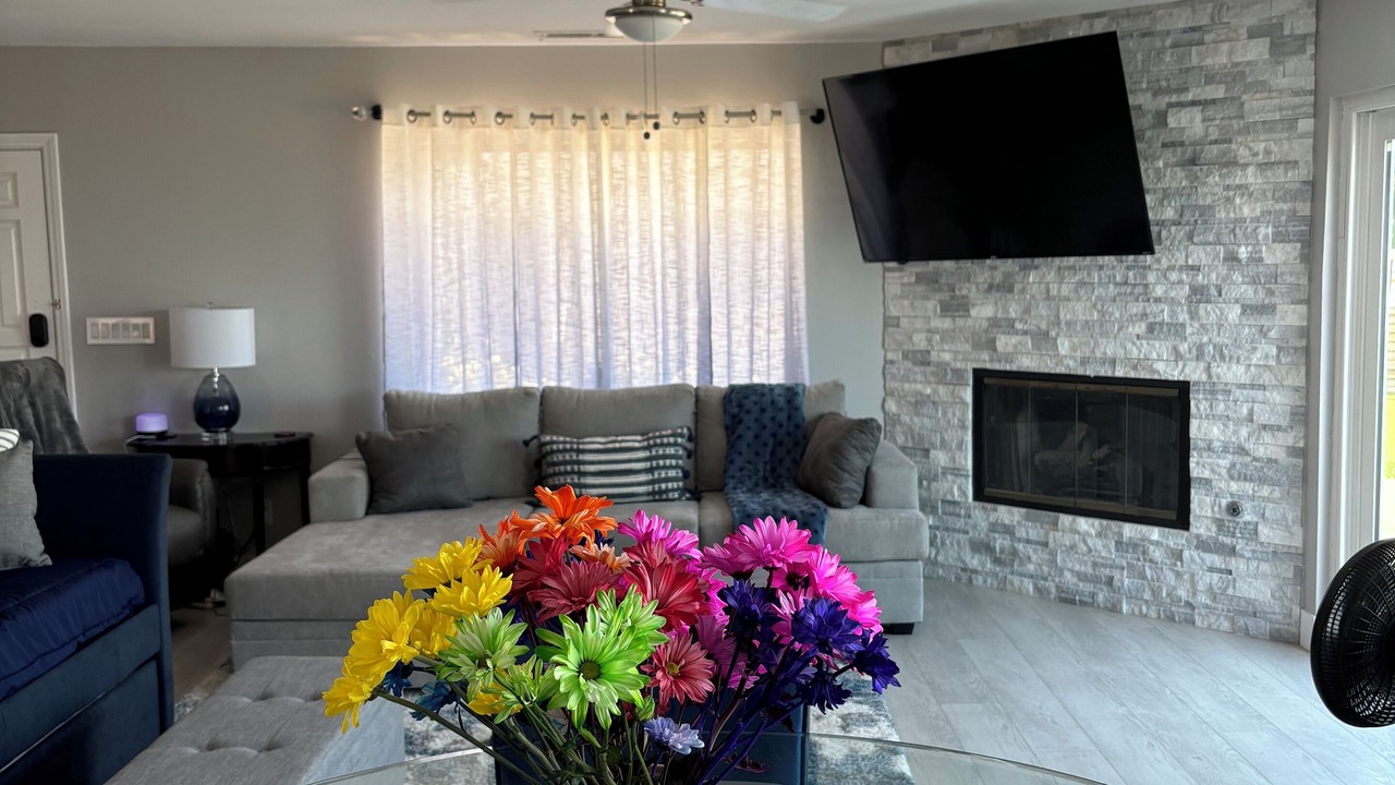 Photo of Livingroom in Lakeland Village