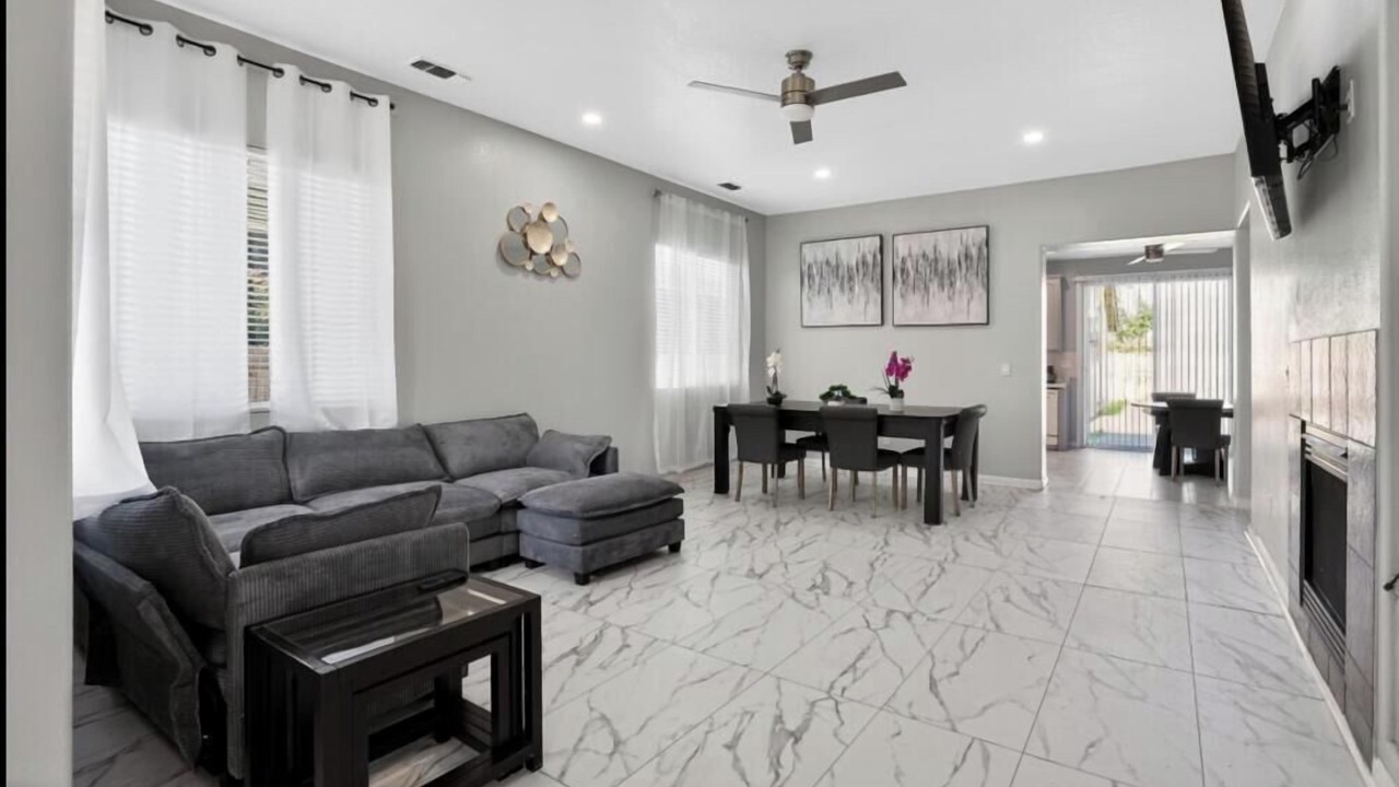 Photo of Livingroom in Nut Tree