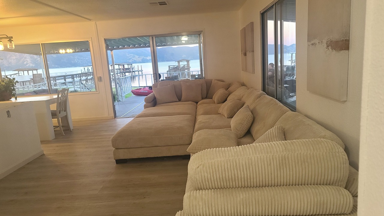 Photo of Livingroom in North Lakeport