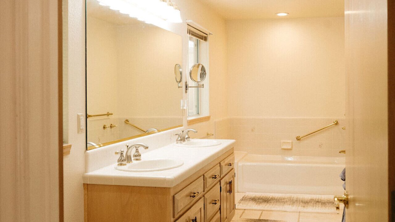 Photo of Bathroom in Cedar Ridge
