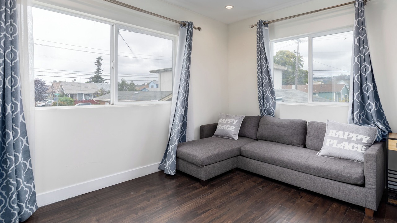 Photo of Livingroom in Oakland