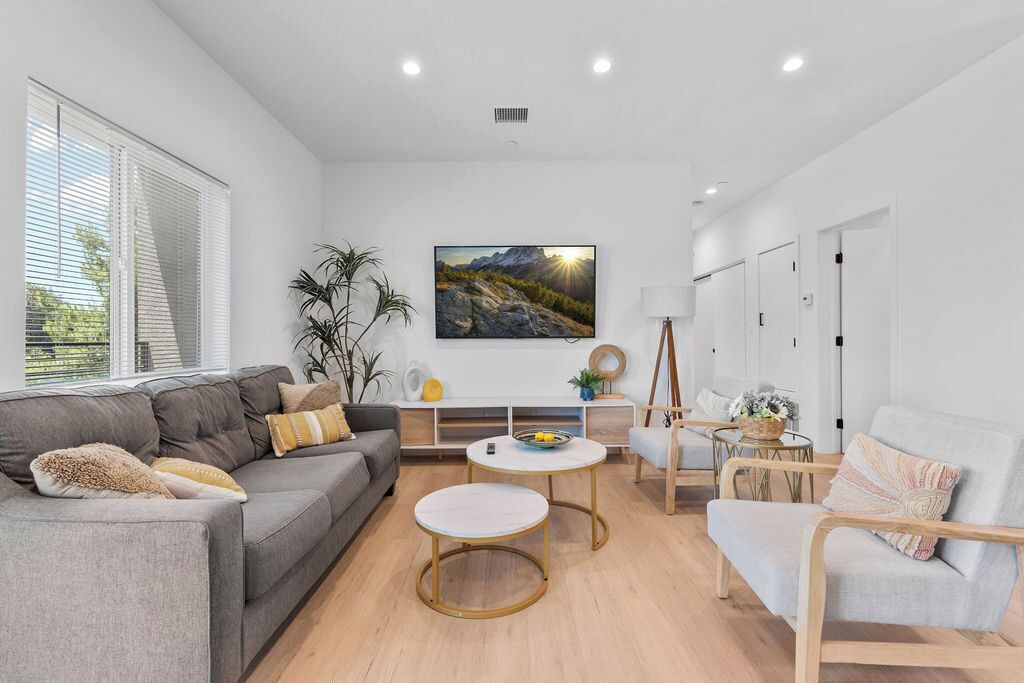 Photo of Livingroom in Upland