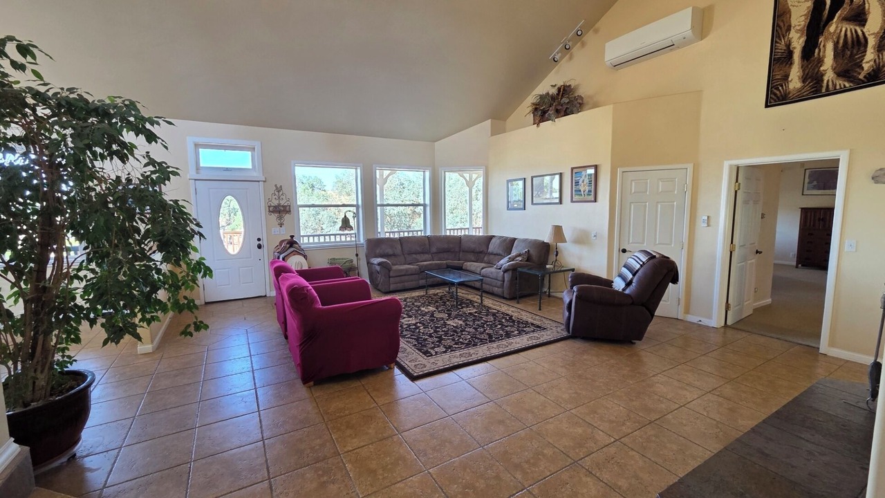 Photo of Livingroom in Templeton