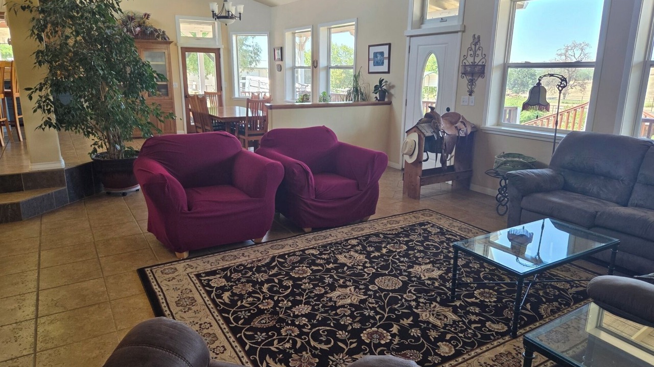 Photo of Livingroom in Templeton