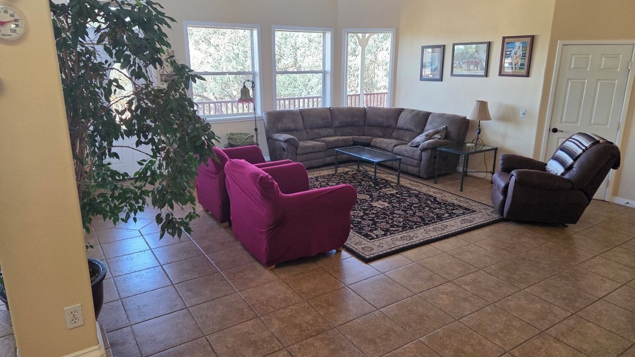 Photo of Livingroom in Templeton