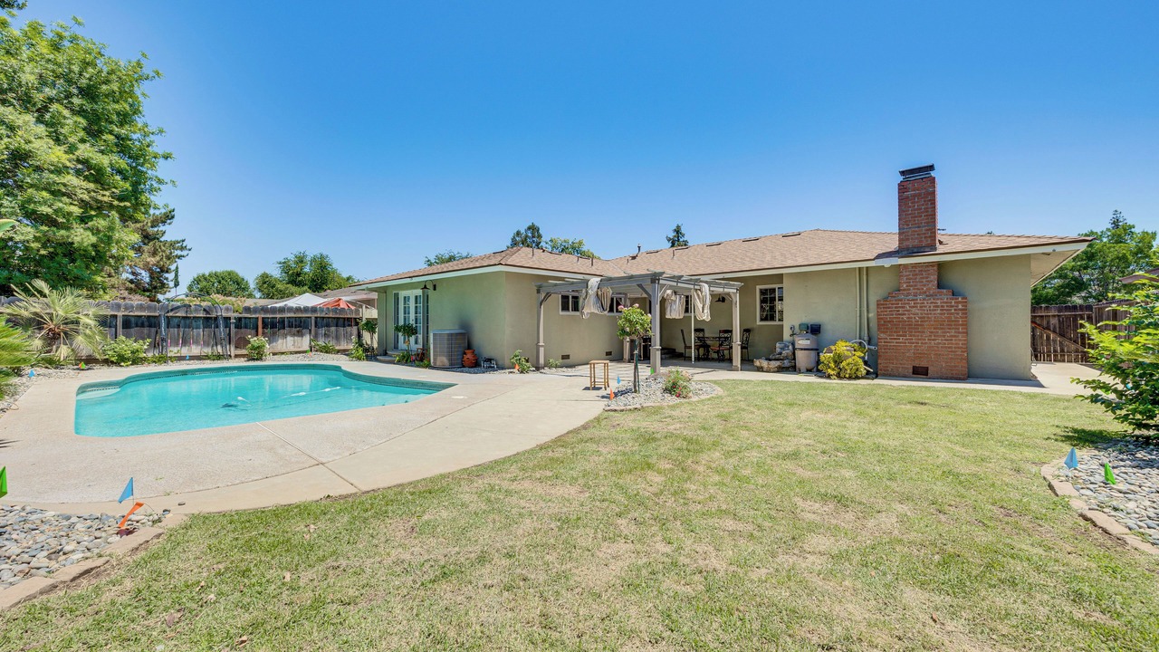 Photo of Outdoor in Raisin