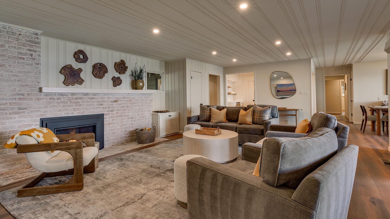 Photo of Livingroom in Tahoma