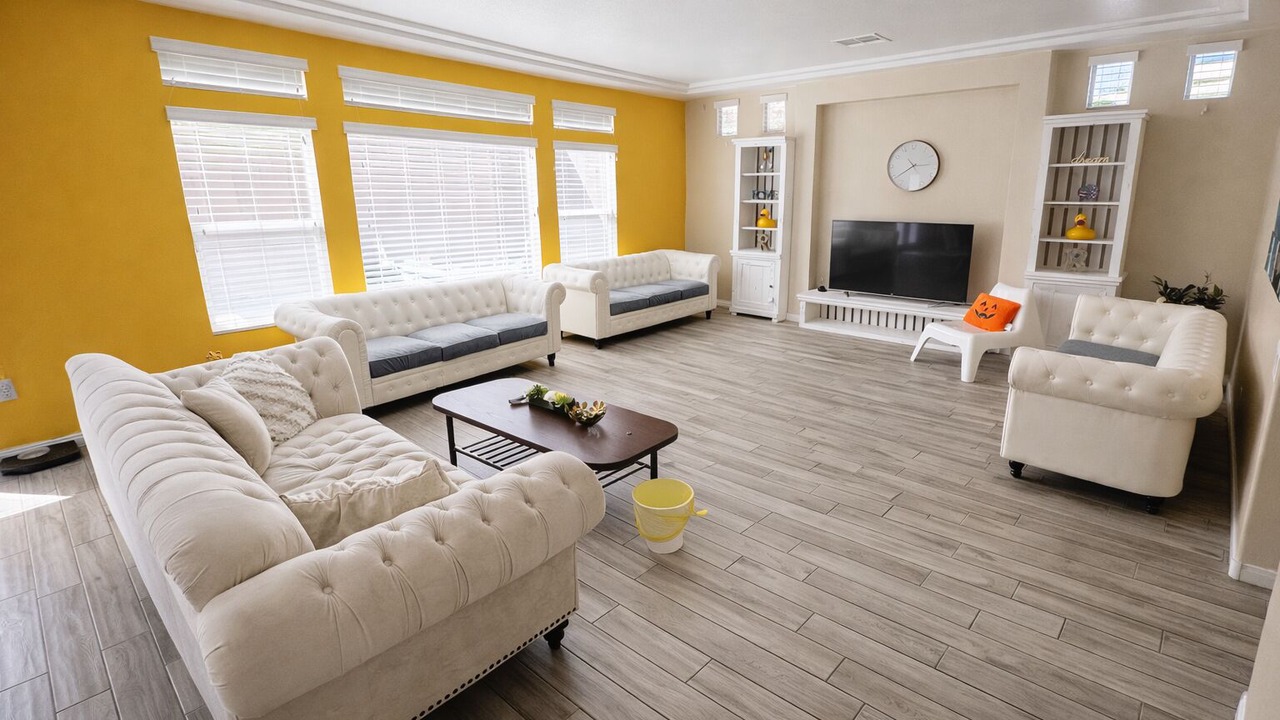 Photo of Livingroom in Enterprise