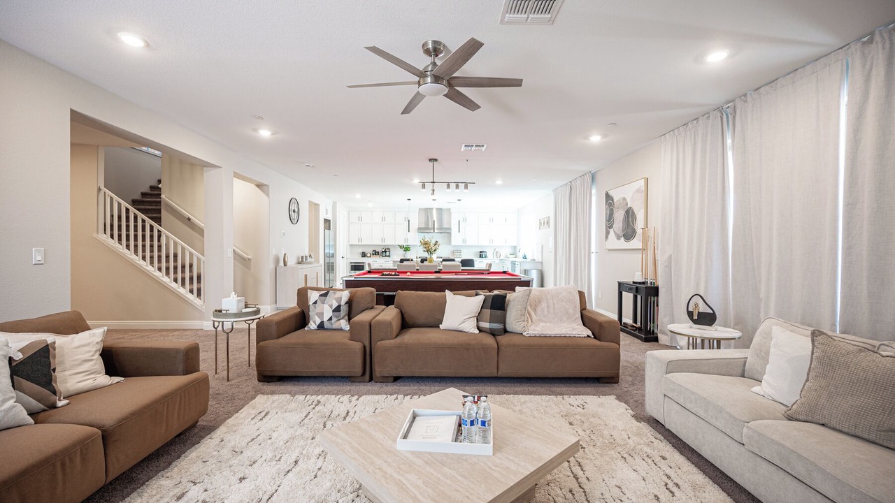 Photo of Livingroom in Enterprise