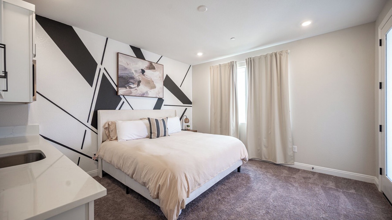 Photo of Bedroom in Enterprise