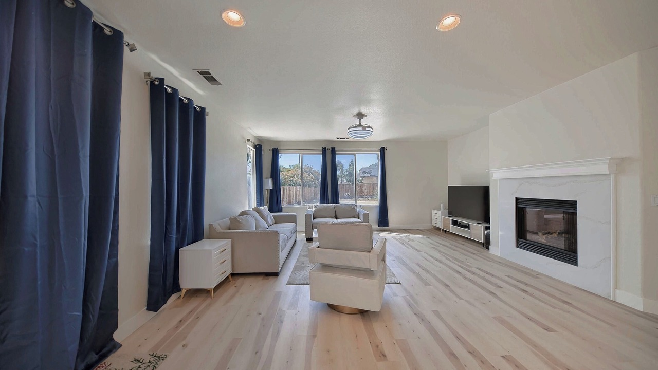 Photo of Livingroom in Tracy