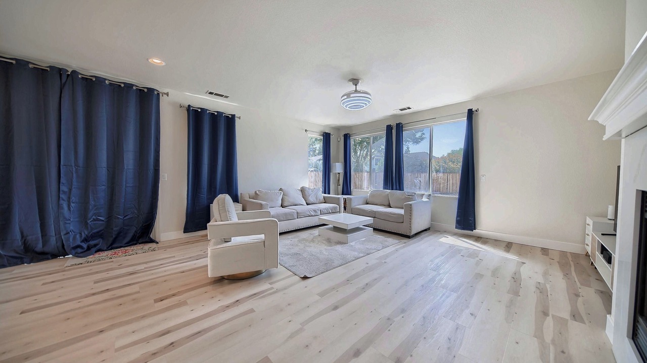 Photo of Livingroom in Tracy